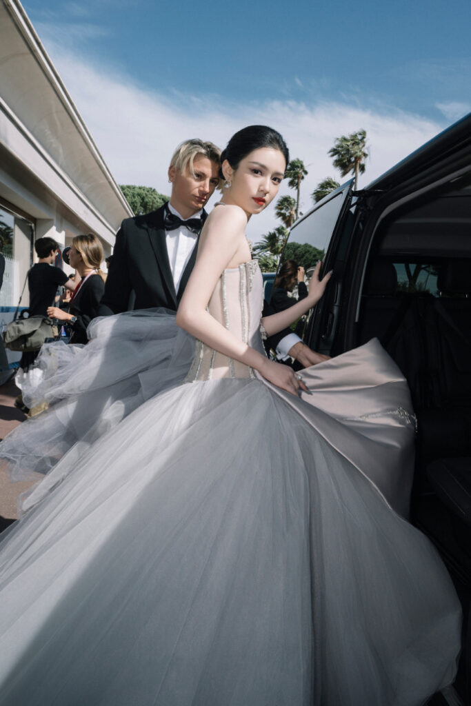 Châu Dã gây sốt Cannes với visual sang chảnh, thu hút