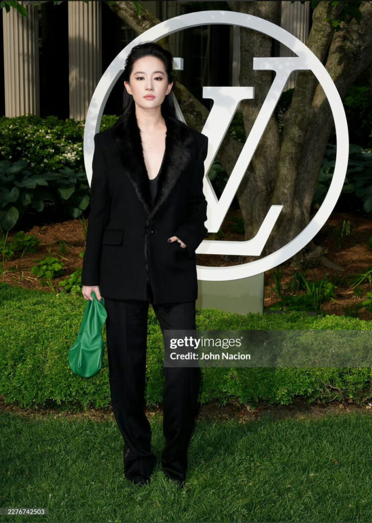 Lưu Diệc Phi tại show Louis Vuitton