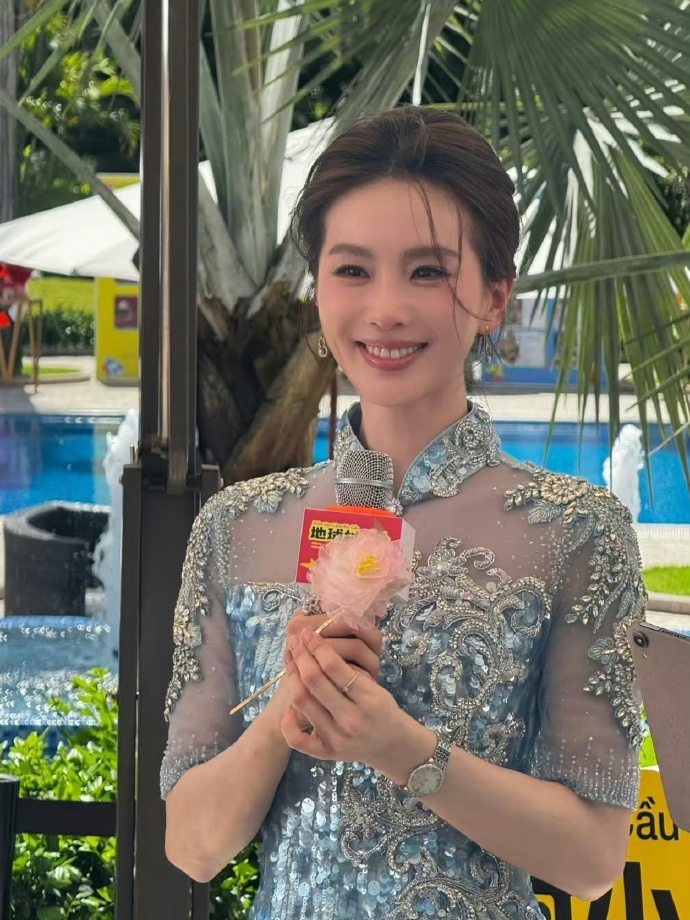 Lưu Thi Thi rạng rỡ tại Việt Nam