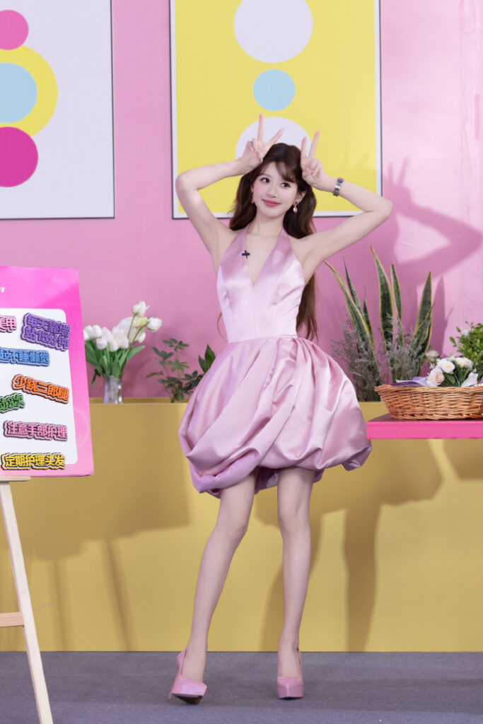 Triệu Lộ Tư với visual ngọt ngào