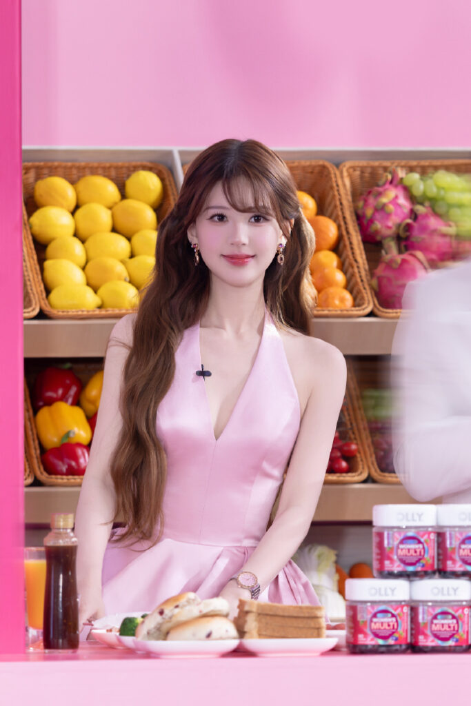 Triệu Lộ Tư hóa gây bão mạng xã hội