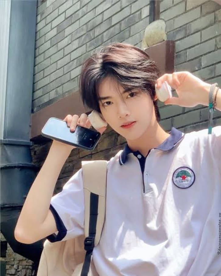 Ảnh trai đẹp Trung Quốc cute mang phong cách trẻ trung và thân thiện