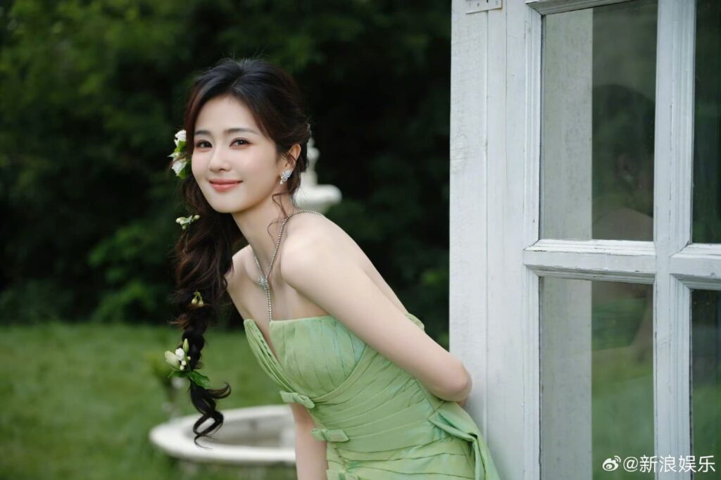 Bạch Lộc vướng nghi vấn được “chống lưng” và hẹn hò lãnh đạo quỹ đầu tư Giang Tô