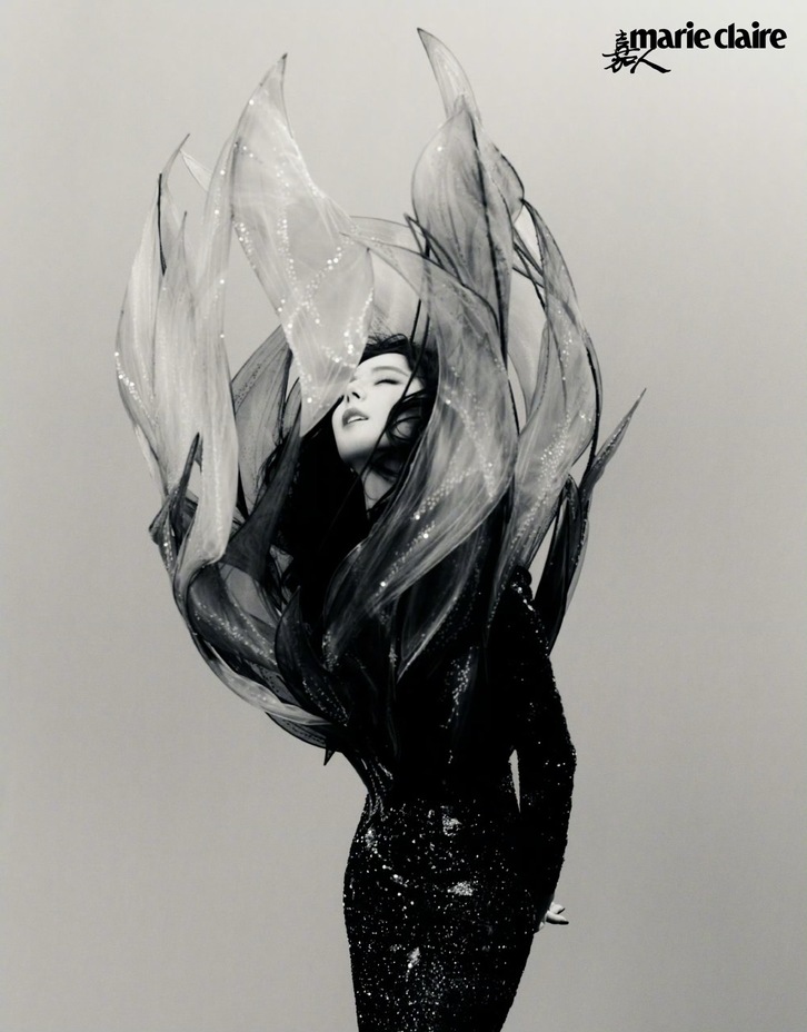 Địch Lệ Nhiệt Ba gây sốt với loạt tạo hình cao cấp