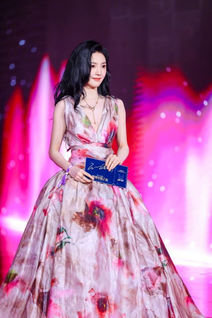 Chương Nhược Nam với nụ cười rạng rỡ