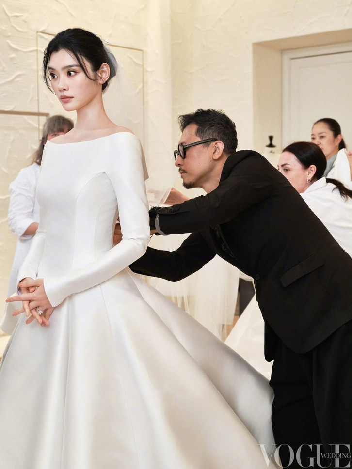 Hề Mộng Dao tỏa sáng trong váy cưới Dior độc bản hơn 600 giờ chế tác