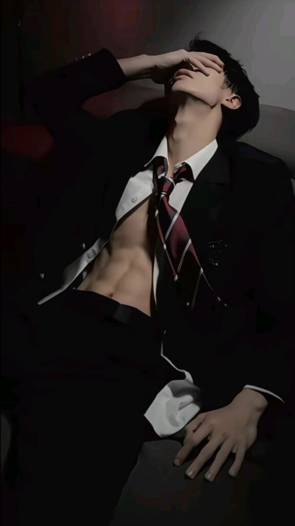Hot boy Trung Quốc che nửa khuôn mặt với phong cách đầy cá tính