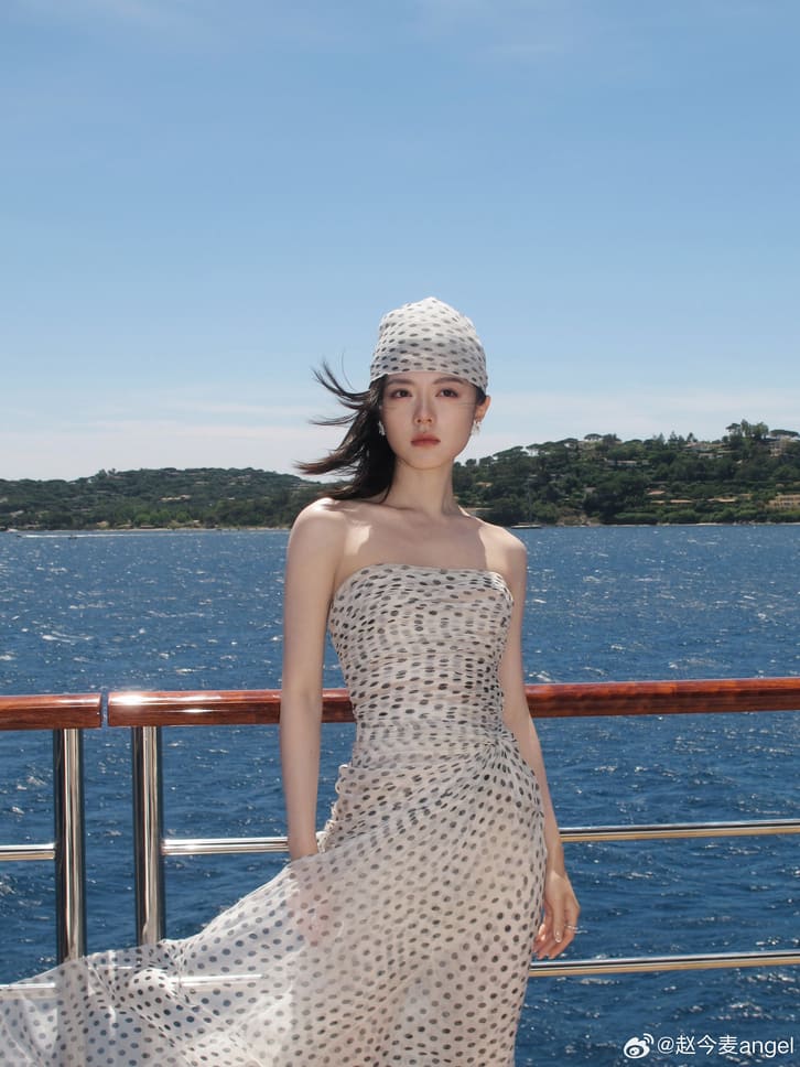 Outfit của Triệu Kim Mạch nhận được nhiều lời khen ngợi