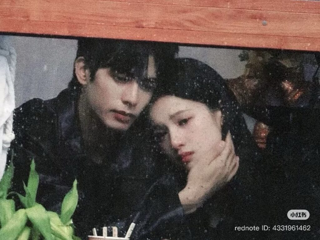 Tống Uy Long, Trương Tịnh Nghi với chemistry ngọt ngào trong "Chó Hoang và Xương" 1 Ảnh chung của Tống Uy Long và Trương Tịnh Nghi
