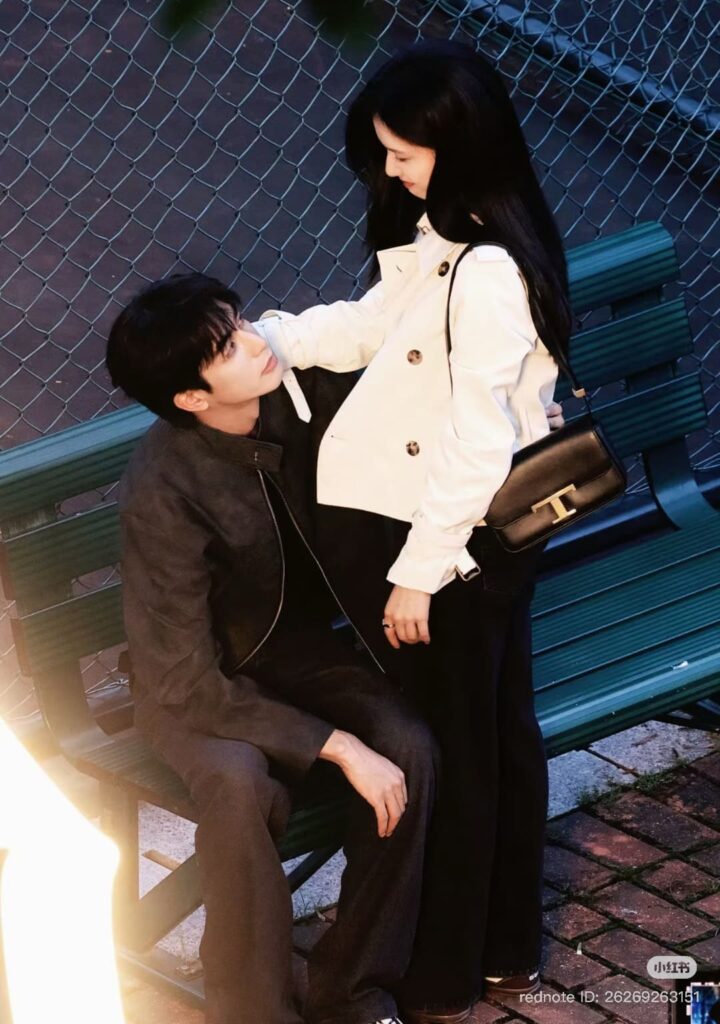 Tống Uy Long, Trương Tịnh Nghi với chemistry ngọt ngào trong "Chó Hoang và Xương" 3 Cặp đôi Tống Uy Long Trương Tịnh Nghi trên phim trường