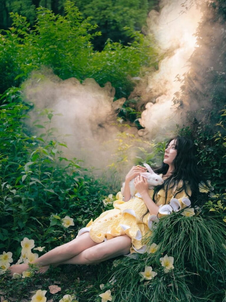 Địch Lệ Nhiệt Ba bìa nghệ thuật VOGUE