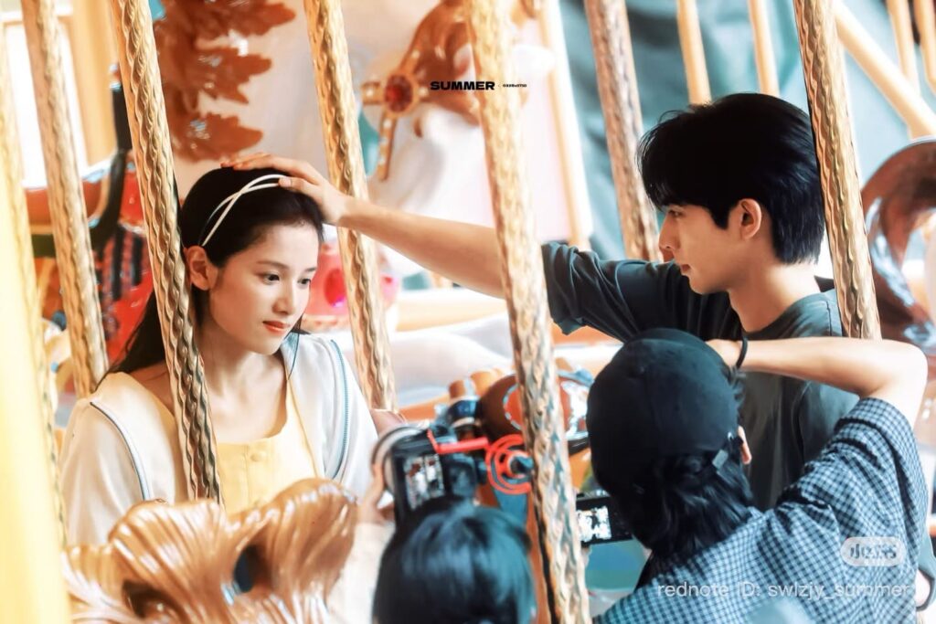 Tống Uy Long, Trương Tịnh Nghi với chemistry ngọt ngào trong "Chó Hoang và Xương" 9 Hậu trường phim Chó hoang và Xương gây chú ý