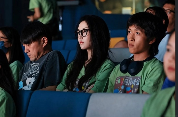 Lý Yên ở tuổi 20: Lột xác xinh đẹp, khí chất giống mẹ Vương Phi 3 Lý Yên hiện tại theo đuổi nghệ thuật tại London