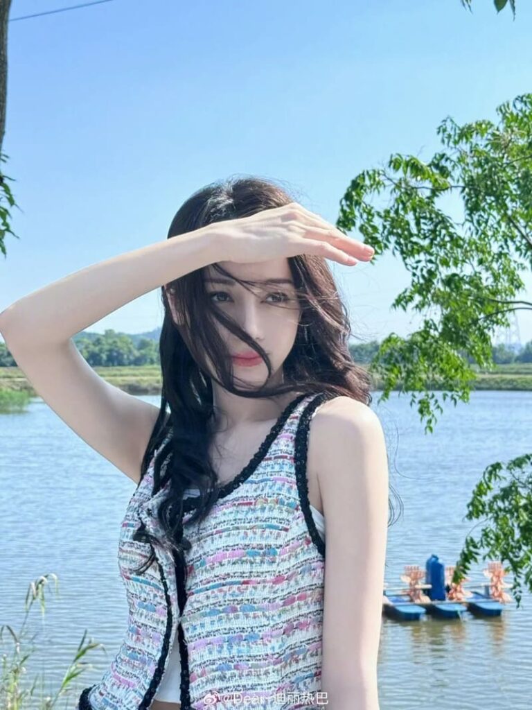 Địch Lệ Nhiệt Ba: Tiểu Sử, Chiều Cao và Phim Mới Nhất 2026 7 Bí quyết giữ gìn nhan sắc của Địch Lệ Nhiệt Ba