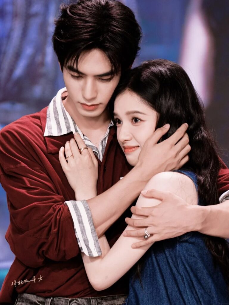 Trương Tịnh Nghi và Tống Uy Long là bạn diễn trong Chó hoang và xương